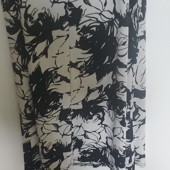 Monochrome Floral Midi Dress - Picture 7 of 7
